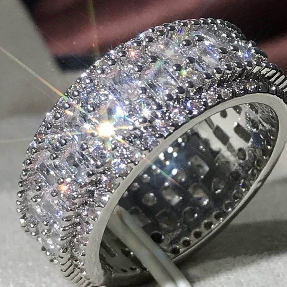 NEW❤️Elegant Anniversary Engagement Silver Encrusted White Cubic Zirconi…